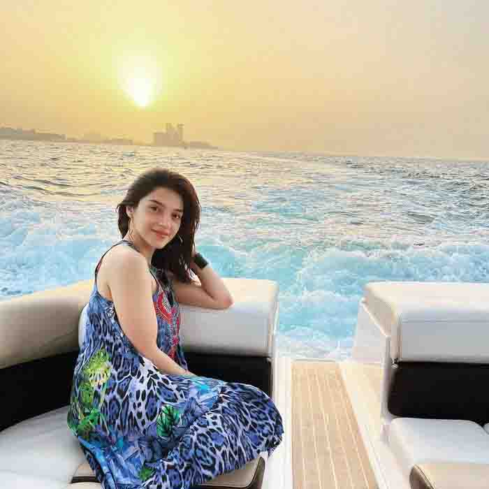 Mehreen Pirzada enjoying her vacation in Dubai