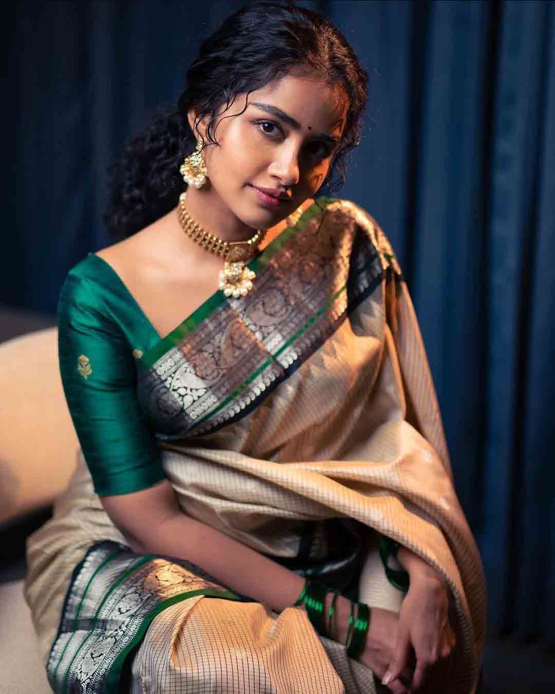 Anupama Parameswaran Looks Gorgeous in a Nine Yards Kanjeevaram Saree.