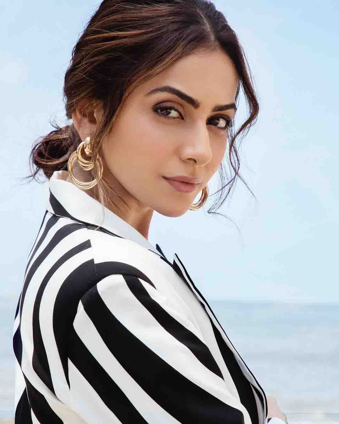 Rakul looks classy and sassy in a black and white patterned suit.