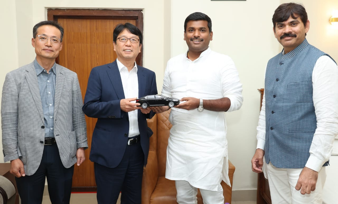 Representatives from Kia met with the AP Minister of Industries
